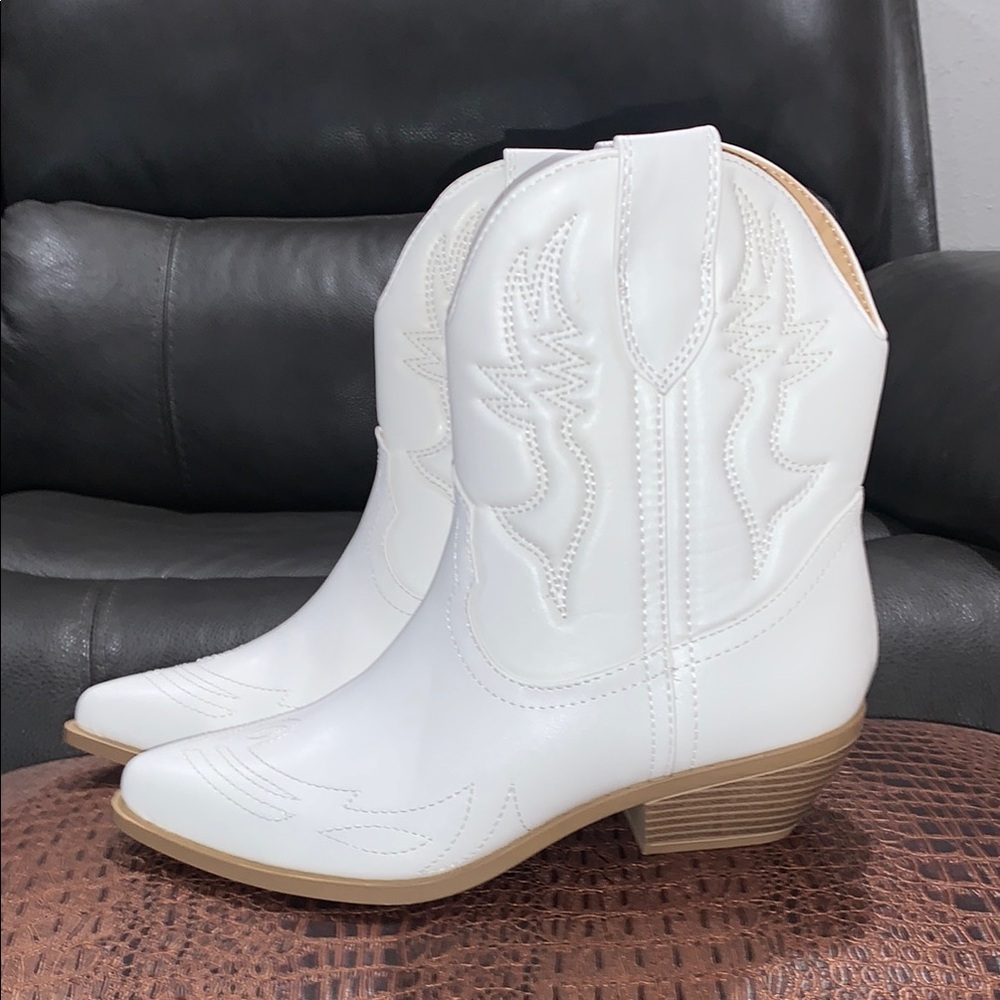 White Sticked Western Ankle Boots Size 8 - Picture 10 of 15